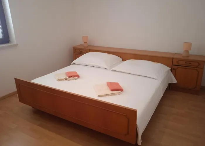 Seaview Apartment With 2 Bedrooms A Private Balcony And Parking Garage