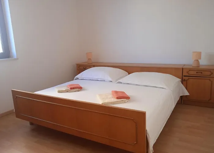 Seaview Apartment With 2 Bedrooms A Private Balcony And Parking Garage
