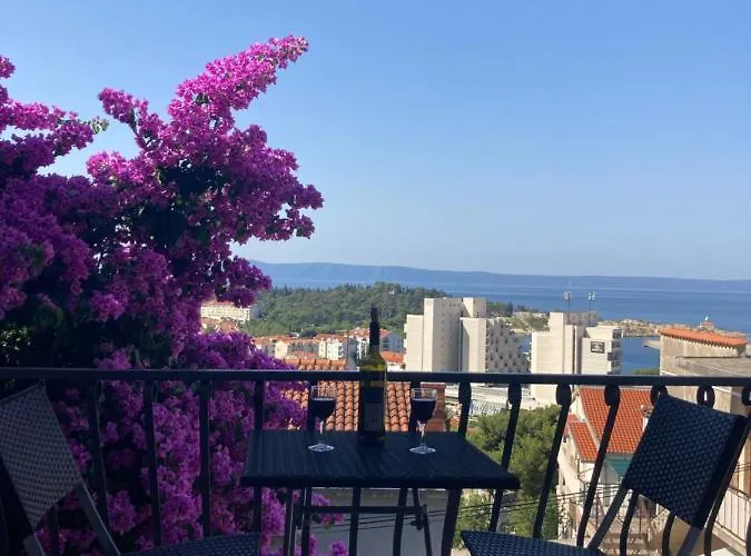 Seaview Apartment With 2 Bedrooms A Private Balcony And Parking Garage