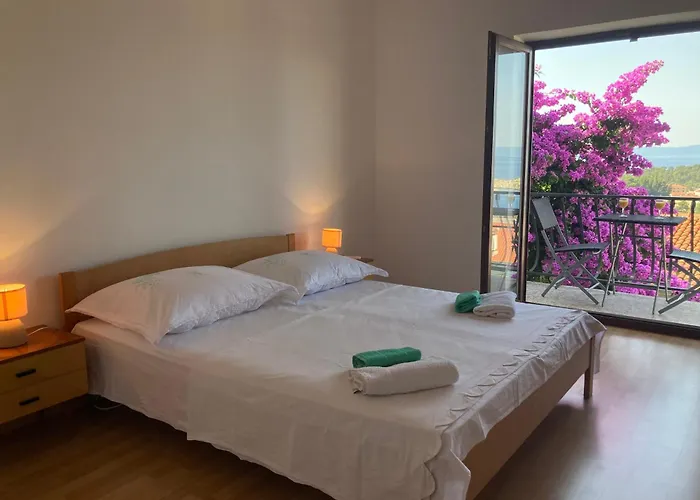 Seaview Apartment With 2 Bedrooms A Private Balcony And Parking Garage