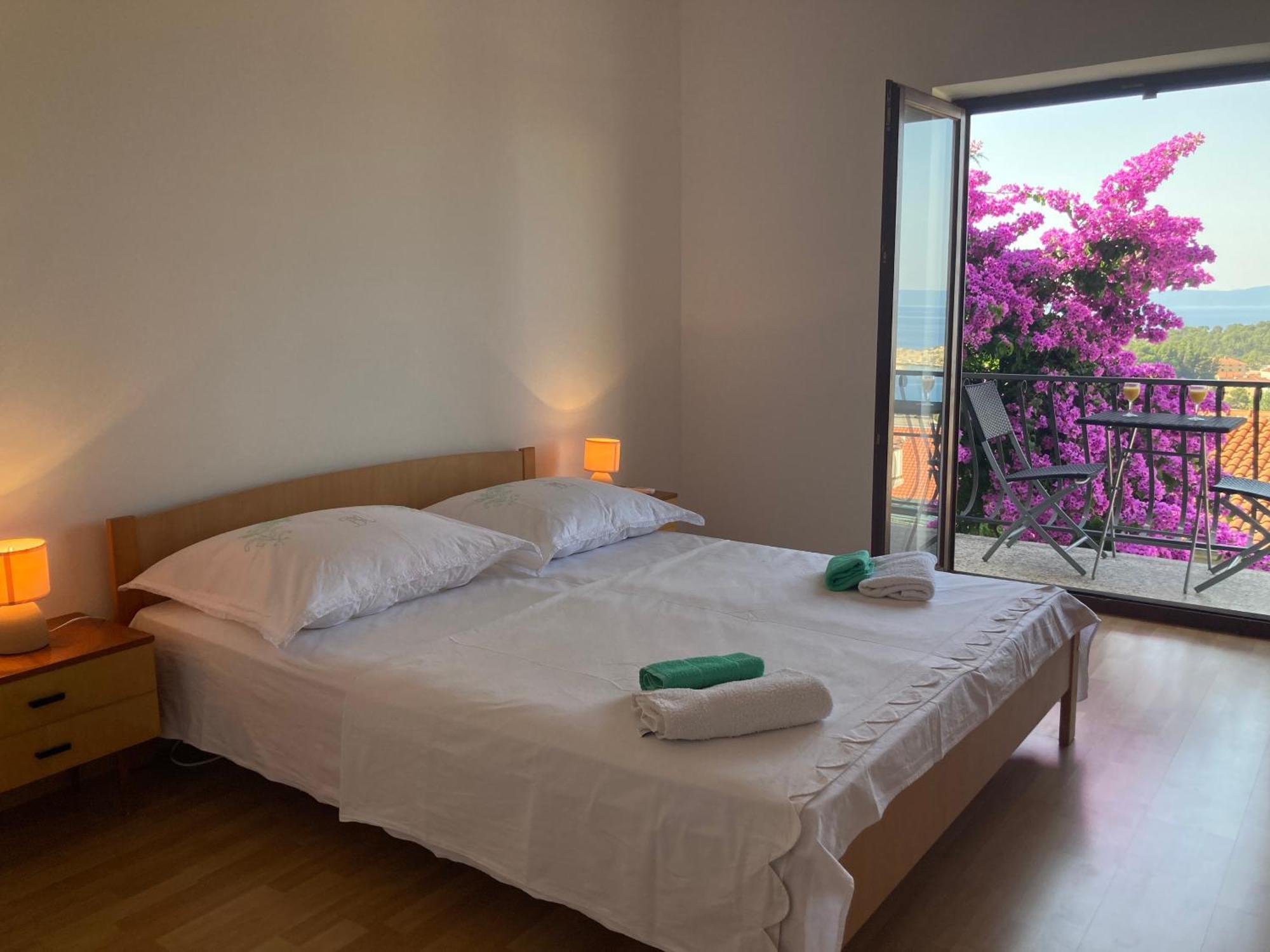 Seaview With 2 Bedrooms A Private Balcony And Parking Garage Makarska